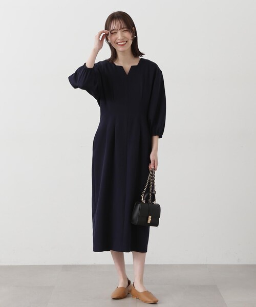 N.（N. Natural Beauty Basic）（エヌエヌナチュラルビューティーベーシック）の「◆ウエストタックキーネックワンピース（ワンピース・レディース・ライトベージュ/ネイビー・MEDIUM）」の17枚目の写真