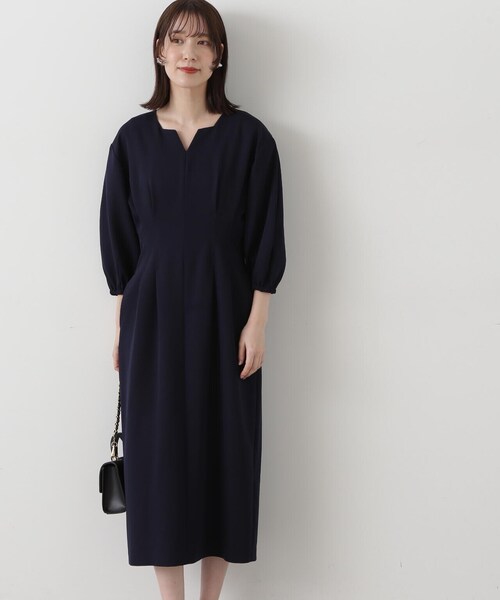 N.（N. Natural Beauty Basic）（エヌエヌナチュラルビューティーベーシック）の「◆ウエストタックキーネックワンピース（ワンピース・レディース・ライトベージュ/ネイビー・MEDIUM）」の18枚目の写真