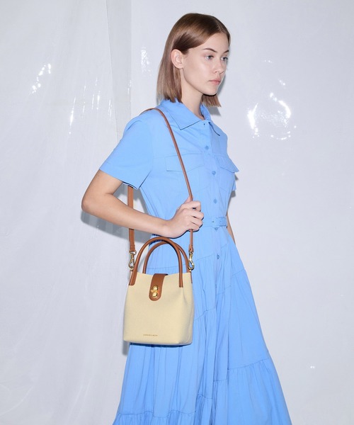 Aubrielle オブリエル デニムバケツバッグ - タン ショルダー CHARLES & KEITH（チャールズ & キース）の「Aubrielle オブリエル