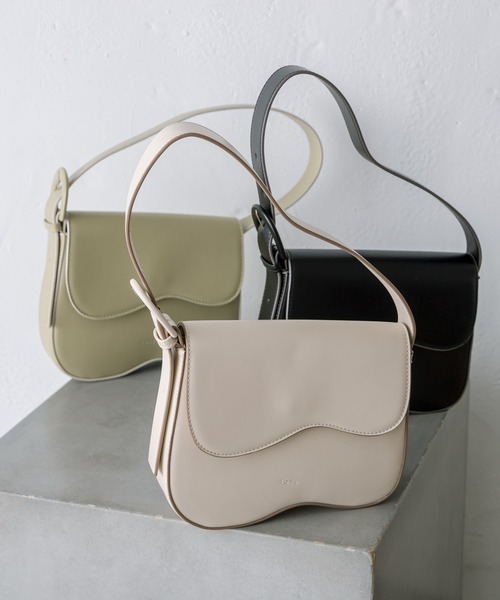 loti（ロティ）の「loti ビーンズフラップベルトBAG（ハンドバッグ・レディース・ブラック/ベージュ/グリーン・ONE SIZE）」の15枚目の写真