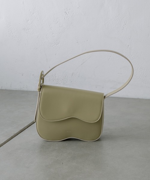 loti（ロティ）の「loti ビーンズフラップベルトBAG（ハンドバッグ・レディース・ブラック/ベージュ/グリーン・ONE SIZE）」の12枚目の写真