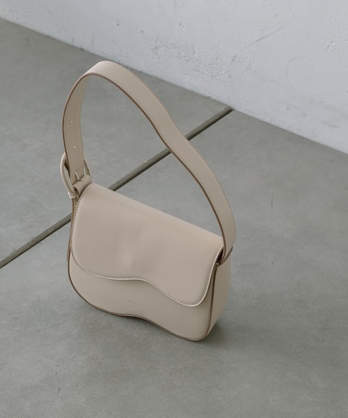 loti（ロティ）の「loti ビーンズフラップベルトBAG（ハンドバッグ・レディース・ブラック/ベージュ/グリーン・ONE SIZE）」の20枚目の写真