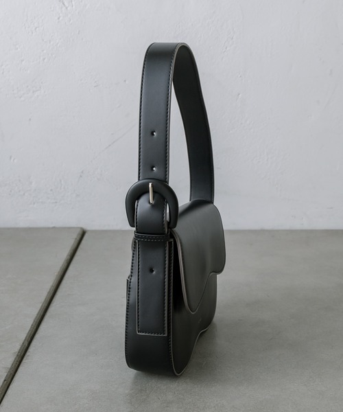 loti（ロティ）の「loti ビーンズフラップベルトBAG（ハンドバッグ・レディース・ブラック/ベージュ/グリーン・ONE SIZE）」の13枚目の写真