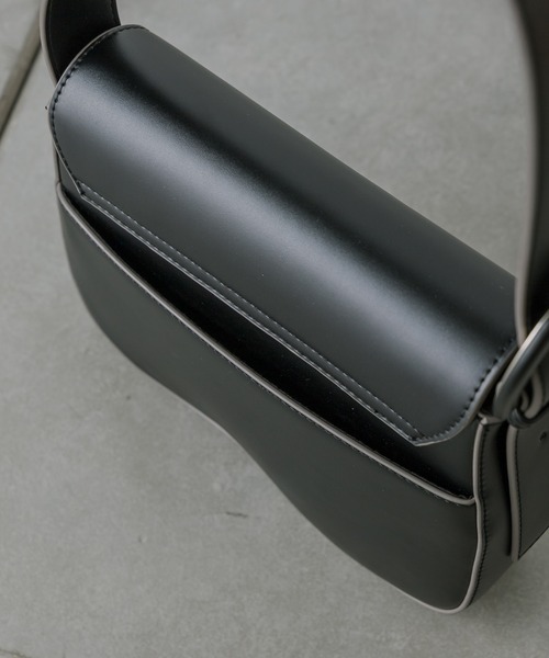 loti（ロティ）の「loti ビーンズフラップベルトBAG（ハンドバッグ・レディース・ブラック/ベージュ/グリーン・ONE SIZE）」の21枚目の写真