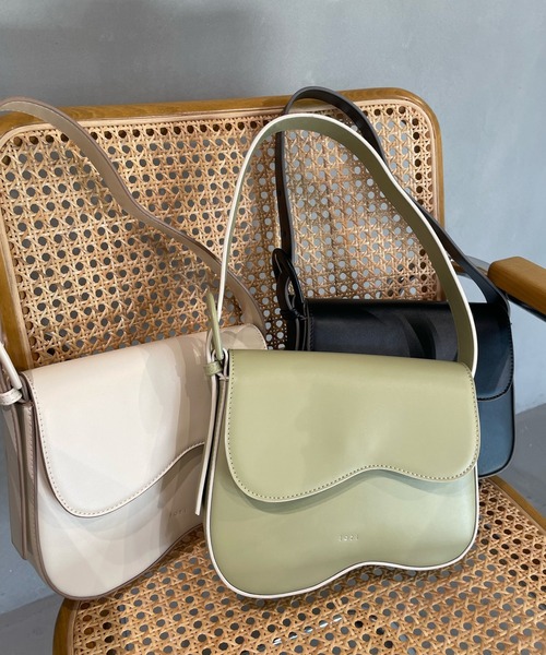 loti（ロティ）の「loti ビーンズフラップベルトBAG（ハンドバッグ・レディース・ブラック/ベージュ/グリーン・ONE SIZE）」の22枚目の写真