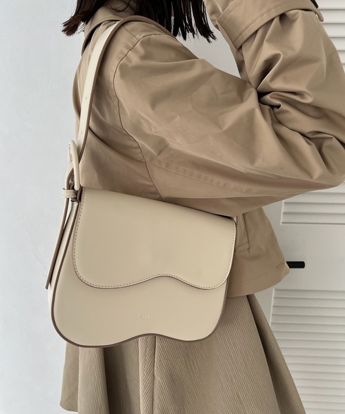 loti（ロティ）の「loti ビーンズフラップベルトBAG（ハンドバッグ・レディース・ブラック/ベージュ/グリーン・ONE SIZE）」の14枚目の写真