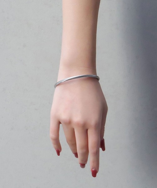 blackdia ocean（ブラックダイヤオーシャン）の「blackdia ocean ワイヤーバングル（バングル/リストバンド・レディース・シルバー/ゴールド・FREE）」の5枚目の写真