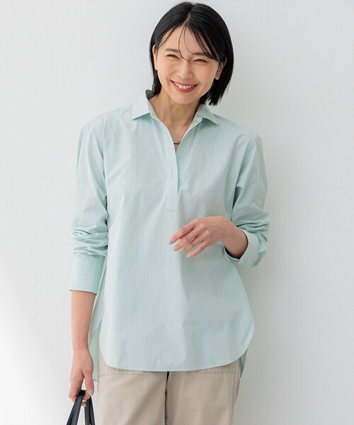 23区（ニジュウサンク）の「【Oggi4月号掲載/洗える】CANCLINI スキッパー シャツ（シャツ/ブラウス・レディース・スモーキーグリーン系1/ふじ色系1/イエロー系1/ホワイト系/スカイブルー系1/ブルー系1/ピンク系1・48/46/44）」の2枚目の写真