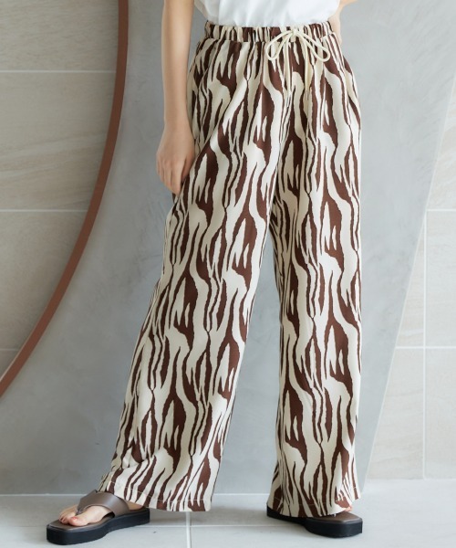 miclat（ミクラ）の「大きいサイズ　リラックスサテン柄パンツ　miclat（その他パンツ・レディース・ブラウン系/ブラック系・LL/L/5L/4L/3L）」の21枚目の写真