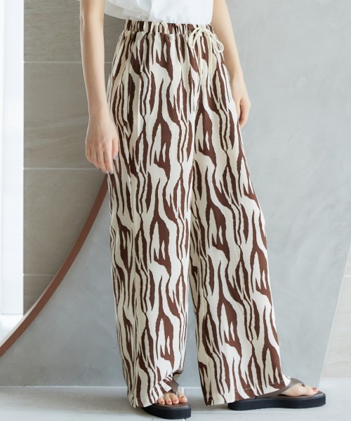 miclat（ミクラ）の「大きいサイズ　リラックスサテン柄パンツ　miclat（その他パンツ・レディース・ブラウン系/ブラック系・LL/L/5L/4L/3L）」の9枚目の写真