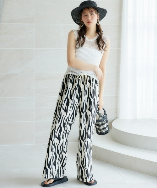 miclat（ミクラ）の「大きいサイズ　リラックスサテン柄パンツ　miclat（その他パンツ・レディース・ブラウン系/ブラック系・LL/L/5L/4L/3L）」の20枚目の写真