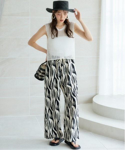 miclat（ミクラ）の「大きいサイズ　リラックスサテン柄パンツ　miclat（その他パンツ・レディース・ブラウン系/ブラック系・LL/L/5L/4L/3L）」の8枚目の写真