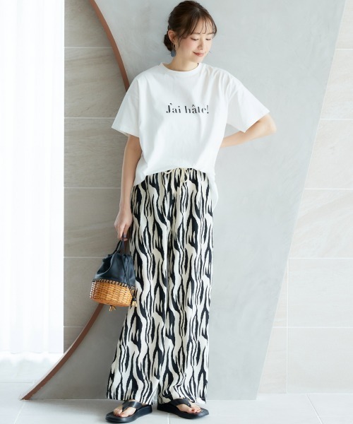 miclat（ミクラ）の「大きいサイズ　リラックスサテン柄パンツ　miclat（その他パンツ・レディース・ブラウン系/ブラック系・LL/L/5L/4L/3L）」の3枚目の写真