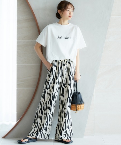 miclat（ミクラ）の「大きいサイズ　リラックスサテン柄パンツ　miclat（その他パンツ・レディース・ブラウン系/ブラック系・LL/L/5L/4L/3L）」の4枚目の写真