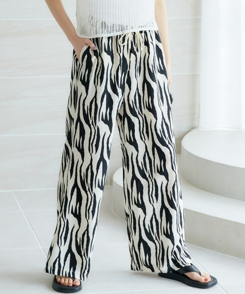 miclat（ミクラ）の「大きいサイズ　リラックスサテン柄パンツ　miclat（その他パンツ・レディース・ブラウン系/ブラック系・LL/L/5L/4L/3L）」の22枚目の写真