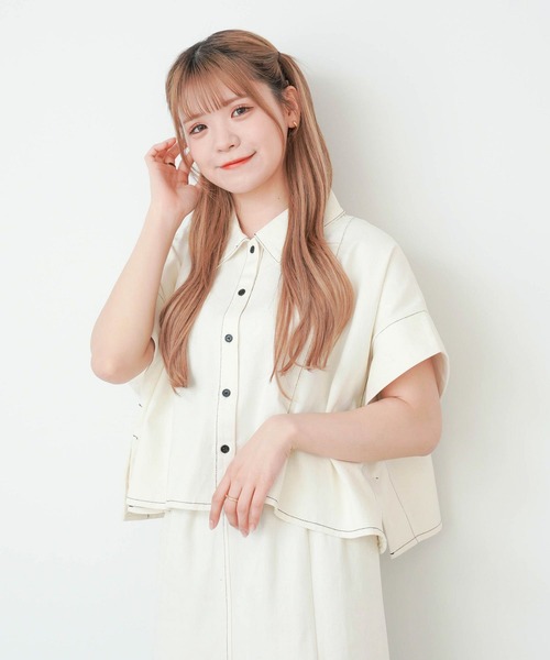 mimi toujours（ミミトゥジュール）の「配色ステッチ 衿付き ポンチョ ベスト mimi toujours×ももはな（ベスト・レディース・ブラウン/アイボリー・M）」の2枚目の写真