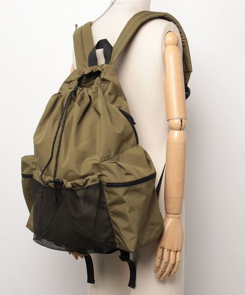 KiU（キウ）の「KiU PACKABLE DRAWSTRING BACKPACK（バックパック/リュック・メンズ・ベージュ/ブラック/カーキ・FREE）」の9枚目の写真