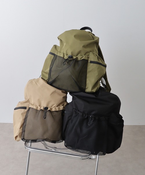 KiU（キウ）の「KiU PACKABLE DRAWSTRING BACKPACK（バックパック/リュック・メンズ・ベージュ/ブラック/カーキ・FREE）」の3枚目の写真