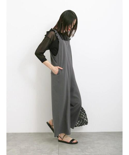 Samansa Mos2 blue（サマンサモスモスブルー）の「肩フリルサロペット（サロペット/オーバーオール・レディース・ライトベージュ/ブラック/チャコールグレー・F）」の18枚目の写真