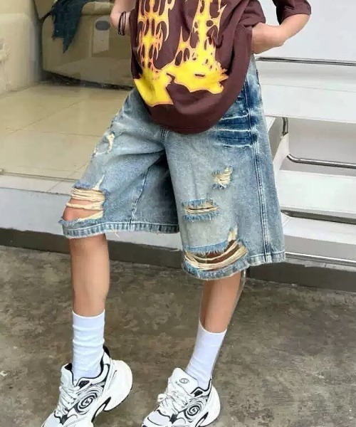SHEENA(シーナ)の「ダメージハーフルーズデニムパンツ(デニムパンツ・レディース・ライトブルー・S/M/L)」の5枚目の写真