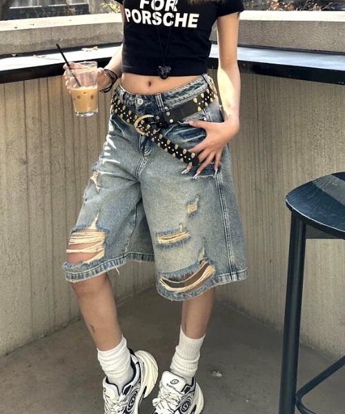 SHEENA(シーナ)の「ダメージハーフルーズデニムパンツ(デニムパンツ・レディース・ライトブルー・S/M/L)」の22枚目の写真