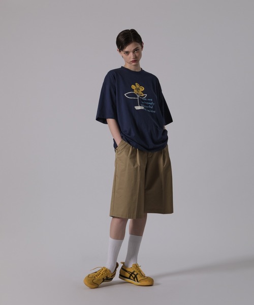 ONCILY(オンシェリー)の「FLOWER LOGO T-SHIRT / フラワーロゴTシャツ(Tシャツ/カットソー・メンズ・ブラック/ネイビー/オフホワイト・SMALL/LARGE/MEDIUM)」の21枚目の写真