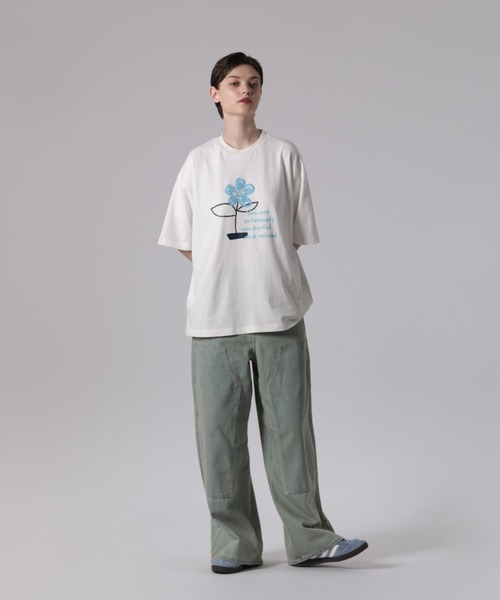 ONCILY(オンシェリー)の「FLOWER LOGO T-SHIRT / フラワーロゴTシャツ(Tシャツ/カットソー・メンズ・ブラック/ネイビー/オフホワイト・SMALL/LARGE/MEDIUM)」の5枚目の写真
