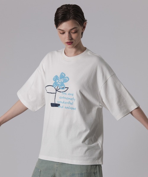 ONCILY(オンシェリー)の「FLOWER LOGO T-SHIRT / フラワーロゴTシャツ(Tシャツ/カットソー・メンズ・ブラック/ネイビー/オフホワイト・SMALL/LARGE/MEDIUM)」の9枚目の写真