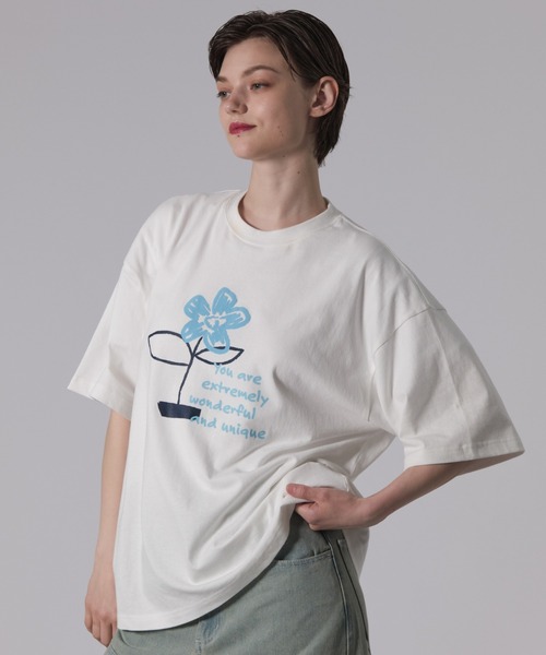 ONCILY(オンシェリー)の「FLOWER LOGO T-SHIRT / フラワーロゴTシャツ(Tシャツ/カットソー・メンズ・ブラック/ネイビー/オフホワイト・SMALL/LARGE/MEDIUM)」の10枚目の写真