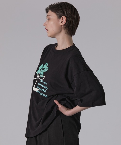 ONCILY(オンシェリー)の「FLOWER LOGO T-SHIRT / フラワーロゴTシャツ(Tシャツ/カットソー・メンズ・ブラック/ネイビー/オフホワイト・SMALL/LARGE/MEDIUM)」の14枚目の写真