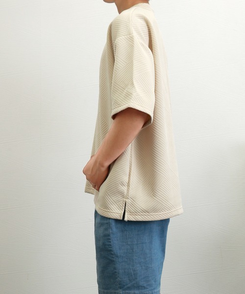 AsaAura(アサオーラ)の「ふくれ幾何学 クルーネック半袖 Tシャツ(Tシャツ/カットソー・メンズ・グレー/ベージュ/ブラック/ホワイト・M/L)」の9枚目の写真
