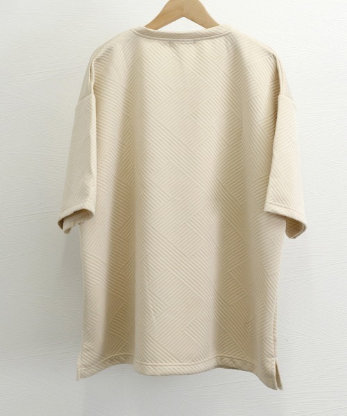 AsaAura(アサオーラ)の「ふくれ幾何学 クルーネック半袖 Tシャツ(Tシャツ/カットソー・メンズ・グレー/ベージュ/ブラック/ホワイト・M/L)」の6枚目の写真
