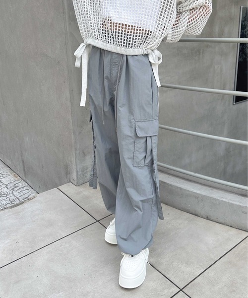 INGNI（イング）の「サイドストラップナイロンカーゴパンツ（カーゴパンツ・レディース・ブラック/カーキ/アイボリー/グレー/ピンク/ブラウン・FREE）」の12枚目の写真