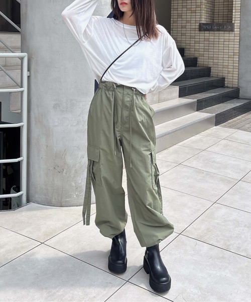 INGNI（イング）の「サイドストラップナイロンカーゴパンツ（カーゴパンツ・レディース・ブラック/カーキ/アイボリー/グレー/ピンク/ブラウン・FREE）」の19枚目の写真