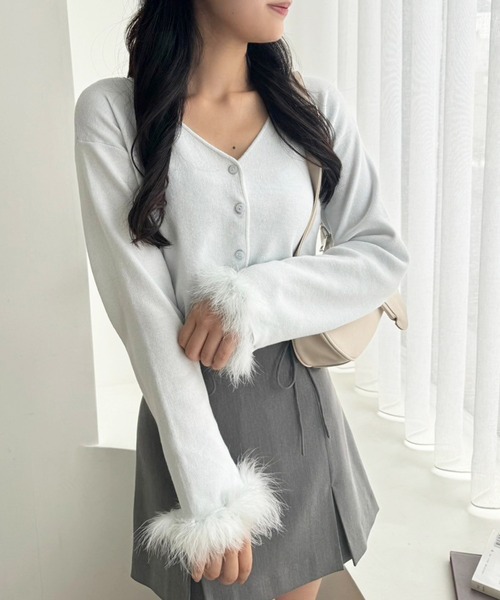 カーラ⭐︎CARLAホワイト ボタン付き長袖トップス新品未使用 カーラ