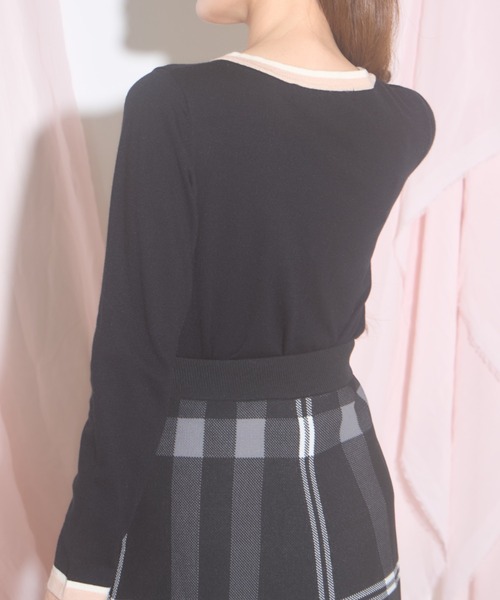 tocco closet(トッコ クローゼット)の「【ZOZO限定】配色Vネックニットトップス(ニット/セーター・レディース・ベージュ/ブラック/ライトブルー/オフホワイト・M)」の6枚目の写真