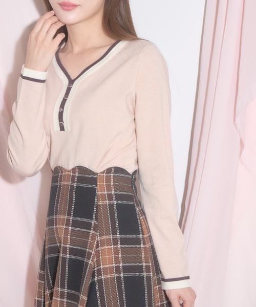 tocco closet(トッコ クローゼット)の「【ZOZO限定】配色Vネックニットトップス(ニット/セーター・レディース・ベージュ/ブラック/ライトブルー/オフホワイト・M)」の13枚目の写真