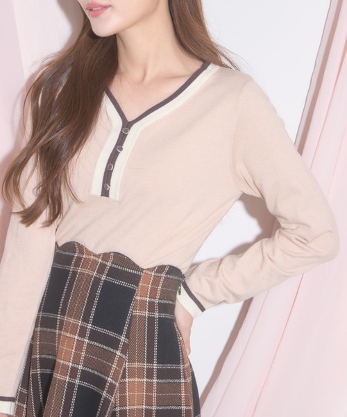 tocco closet(トッコ クローゼット)の「【ZOZO限定】配色Vネックニットトップス(ニット/セーター・レディース・ベージュ/ブラック/ライトブルー/オフホワイト・M)」の12枚目の写真
