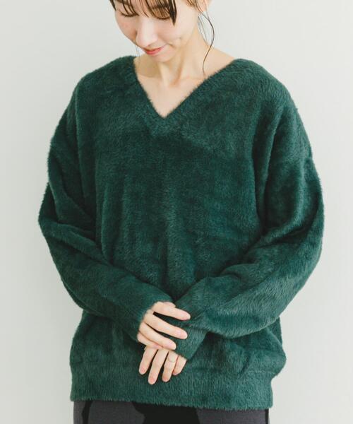 ITEMS URBANRESEARCH(アイテムズ アーバンリサーチ)の「ミニシャギーVネックニット(ニット/セーター・レディース・アイボリー/チャコールグレー/グリーン・FREE)」の4枚目の写真