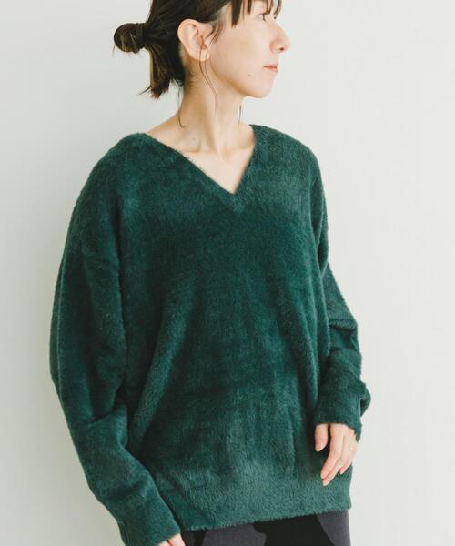 ITEMS URBANRESEARCH(アイテムズ アーバンリサーチ)の「ミニシャギーVネックニット(ニット/セーター・レディース・アイボリー/チャコールグレー/グリーン・FREE)」の5枚目の写真