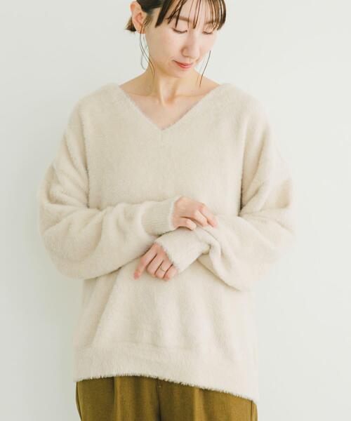 ITEMS URBANRESEARCH(アイテムズ アーバンリサーチ)の「ミニシャギーVネックニット(ニット/セーター・レディース・アイボリー/チャコールグレー/グリーン・FREE)」の15枚目の写真