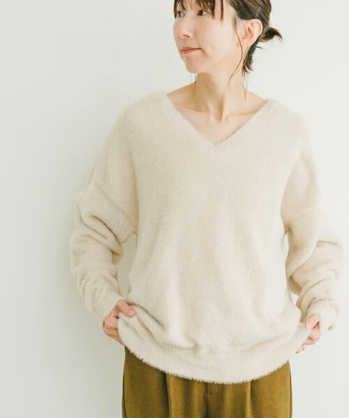 ITEMS URBANRESEARCH(アイテムズ アーバンリサーチ)の「ミニシャギーVネックニット(ニット/セーター・レディース・アイボリー/チャコールグレー/グリーン・FREE)」の16枚目の写真