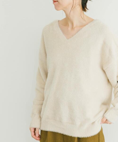 ITEMS URBANRESEARCH(アイテムズ アーバンリサーチ)の「ミニシャギーVネックニット(ニット/セーター・レディース・アイボリー/チャコールグレー/グリーン・FREE)」の17枚目の写真