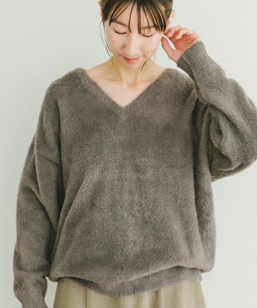 ITEMS URBANRESEARCH(アイテムズ アーバンリサーチ)の「ミニシャギーVネックニット(ニット/セーター・レディース・アイボリー/チャコールグレー/グリーン・FREE)」の22枚目の写真