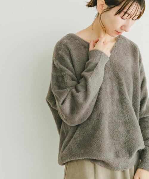 ITEMS URBANRESEARCH（アイテムズ アーバンリサーチ）の「ミニシャギーVネックニット（ニット/セーター・レディース・アイボリー/チャコールグレー/グリーン・FREE）」の7枚目の写真