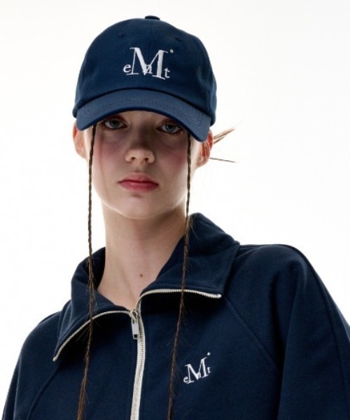 MUCENT（ムセント）の「【日本未発売/WEB限定】MUCENT(ムセント)/シグネチャー ロゴ ベースボール キャップ サイズ調整可能/SIGNATURE BALL CAP（キャップ・レディース・クリーム/ピンク/ブラウン/ネイビー/ベージュ/その他1/ブラック/カーキ/グレー/チャコールグレー/ブルー系その他/その他2/その他3/グリーン系カモフラージュ/グレー系カモフラージュ/ブラック系その他/その他4/ブラウン系その他/ブラック系その他2/ブルー系その他2/オリーブ/ライトブルー/ライトピンク/グレイッシュベージュ/バイオレット/ダークカーキ/ワインレッド/その他5/その他6/ブラック系その他3・FREE）」の16枚目の写真