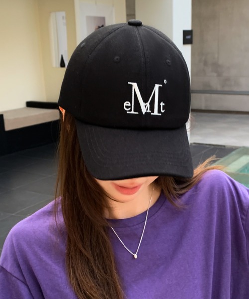 MUCENT(ムセント)の「【別注・限定カラー登場】MUCENT(ムセント)/ブランド直輸入正規品 シグネチャー ロゴ ベースボール キャップ サイズ調整可能/SIGNATURE BALL CAP(キャップ・レディース・クリーム/ピンク/ブラウン/ネイビー/ベージュ/その他1/ブラック/カーキ/グレー/チャコールグレー/ブルー系その他/その他2/その他3/グリーン系カモフラージュ/グレー系カモフラージュ/ブラック系その他/その他4/ブラウン系その他/ブラック系その他2/ブルー系その他2/オリーブ/ライトブルー/ライトピンク/グレイッシュベージュ/バイオレット/ダークカーキ/ワインレッド/その他5/その他6/ブラック系その他3/その他7/その他9/その他8/その他10/ブラック×ホワイト/バーガンディー/レッド系その他/グリーン/ネイビー×ホワイト/ブルー系その他3/グレー系その他/ブルー系その他4/ブラウン系その他2/ブルー/ホワイト/ブラック系その他4/グレー系その他2/グレー系その他3/ブラック×ピンク/ブラック×シルバー・FREE)」の9枚目の写真