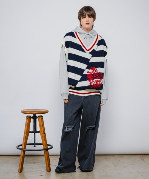 JINCL(ジンクル)の「ボーダーニットベスト(ベスト・メンズ・ブラウン/ネイビー・MEDIUM/J)」の19枚目の写真