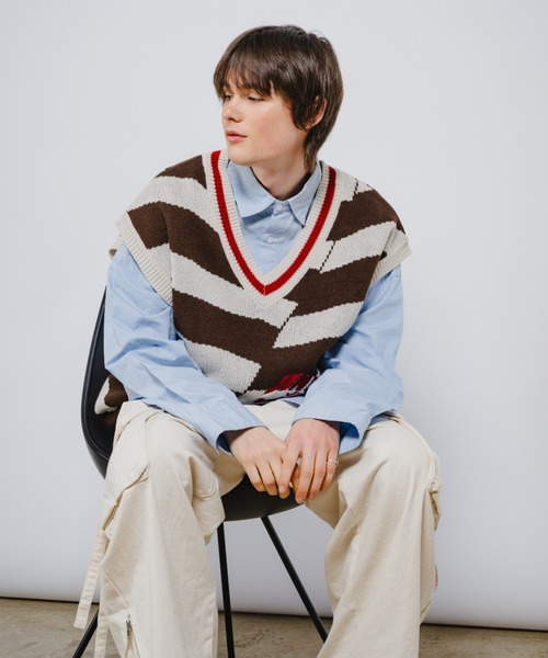 JINCL(ジンクル)の「ボーダーニットベスト(ベスト・メンズ・ブラウン/ネイビー・MEDIUM/J)」の12枚目の写真
