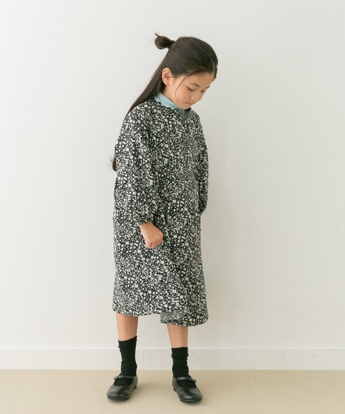 URBAN RESEARCH DOORS（アーバンリサーチドアーズ）の「『親子リンク』フラワープリントワンピース(KIDS)（ワンピース・キッズ・ネイビー/ブラック・105/120/135）」の9枚目の写真